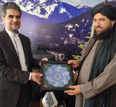 په جلال آباد کې د ایران جنرال قونسل د ننګرهار ولایت د بهرنیو چارو وزارت د سیمه ییز دفتر له مشر سره وکتل